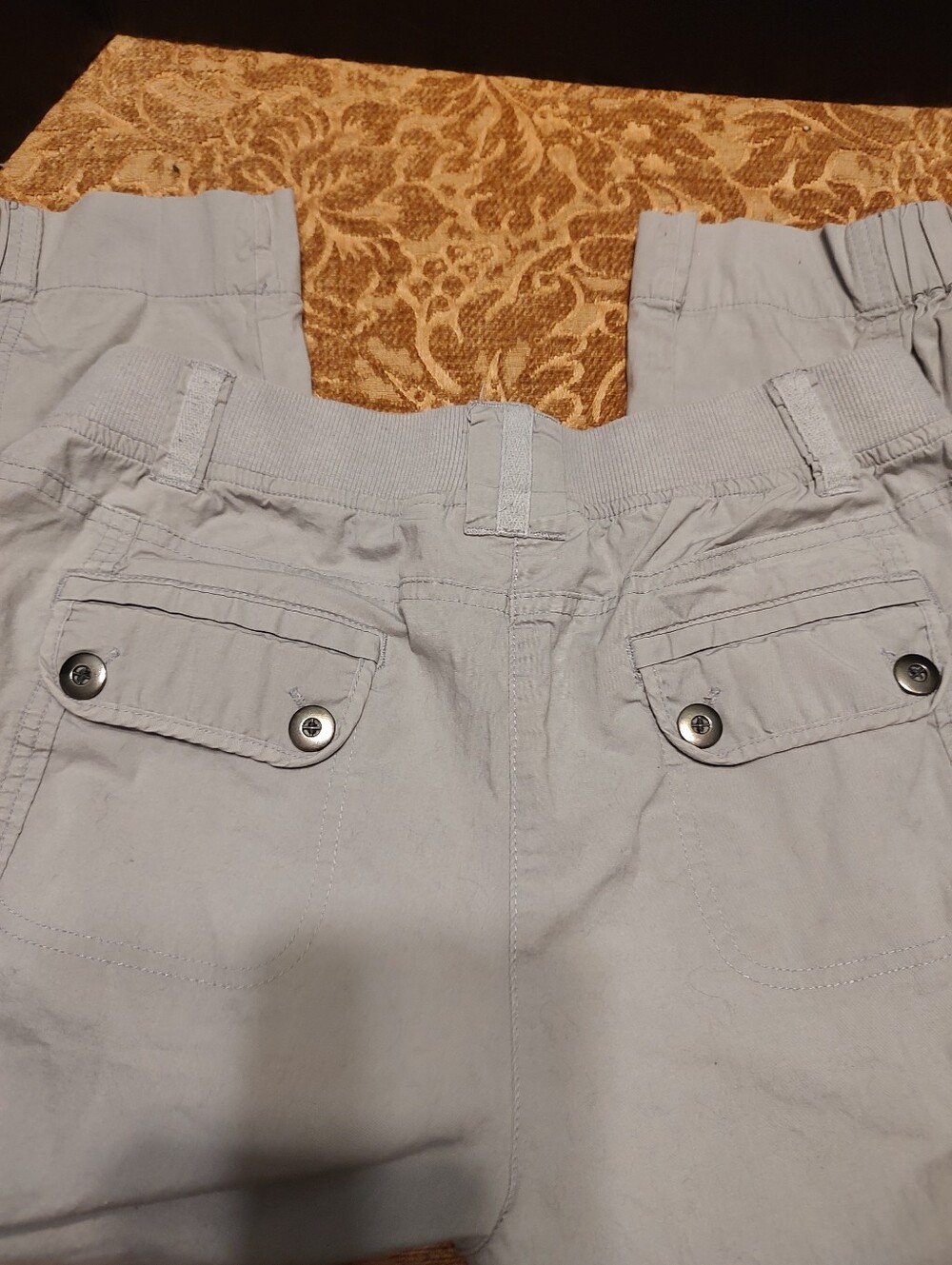 ▪️🩶▪️Marvelous Chico's Dove Grey Cargo Utility Capri Pants - 4 (0 Chico's Size) - Picture 7 of 16